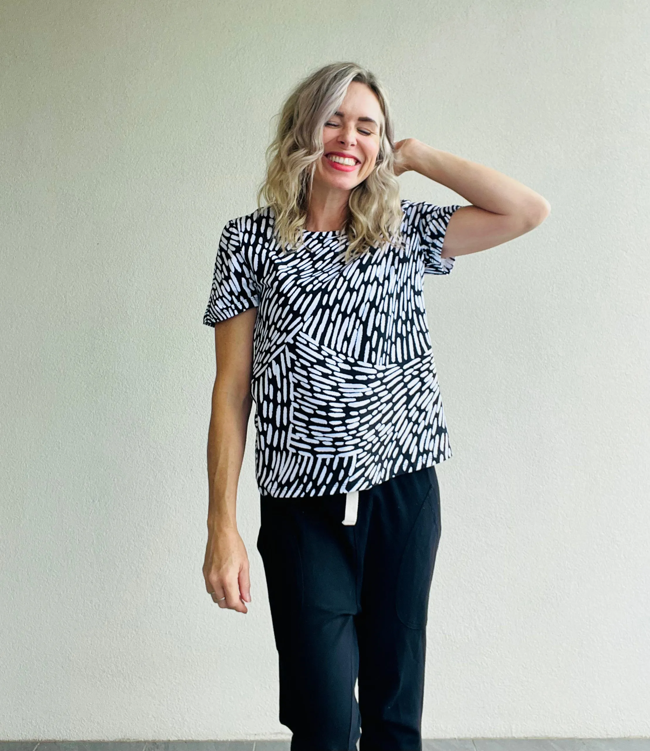 Feeling Swell Monochrome Everyday Tee