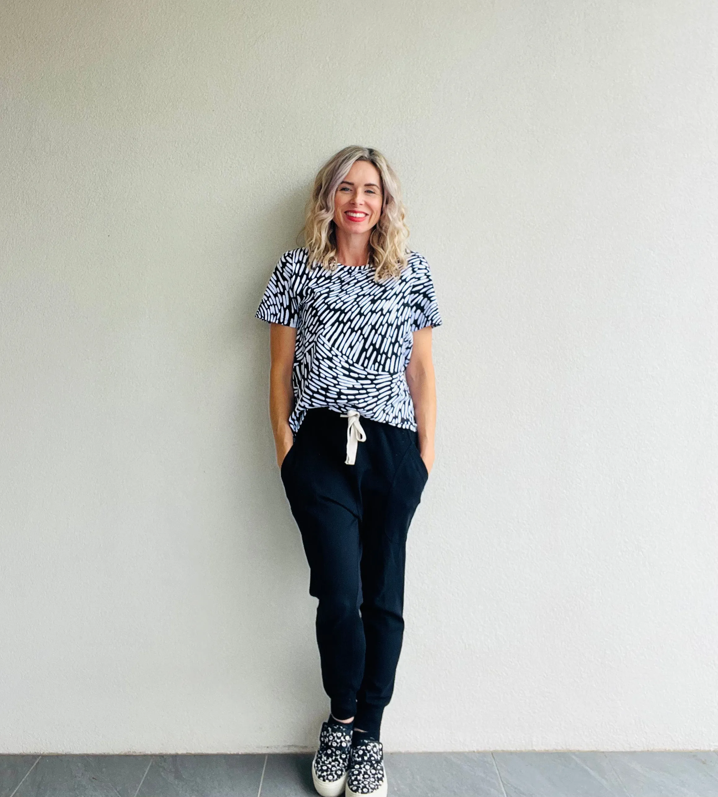 Feeling Swell Monochrome Everyday Tee